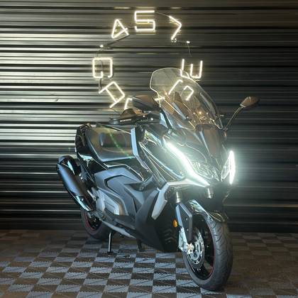 KYMCO AK 550i 